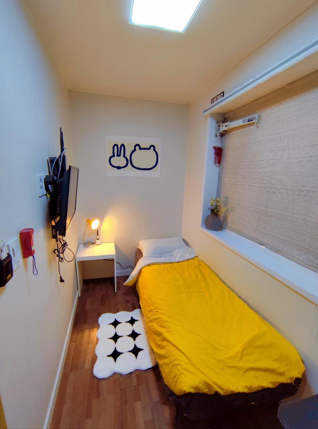 24 Guesthouse Sinchon Avenue 서울특별시 외부 사진